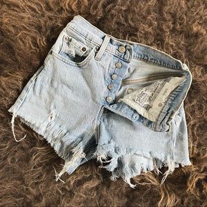 Levi’s 501 light wash cut off shorts
